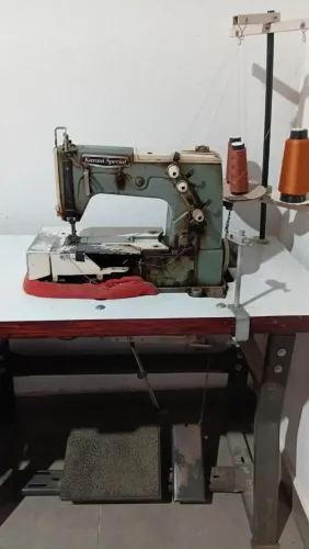 Máquina de costura industrial galoneira