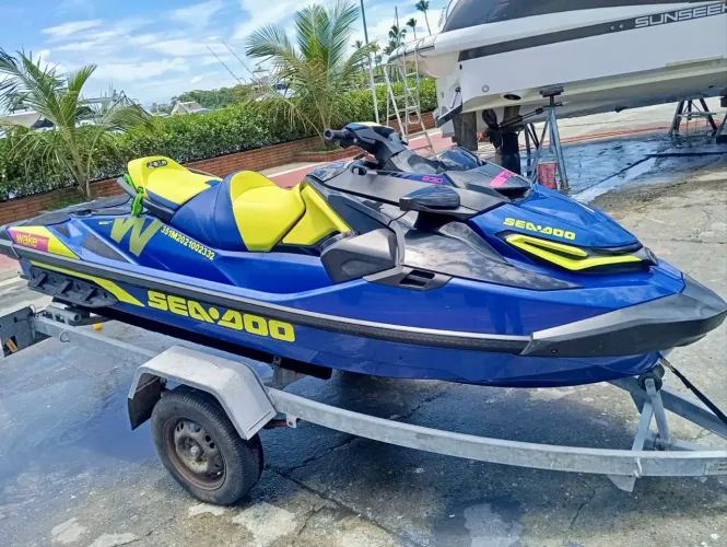 Jet ski Wake 230 SEADOO