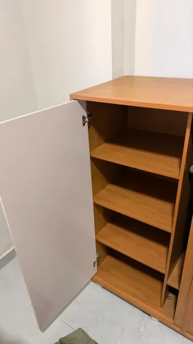 CÔMODA COM CABIDEIRO SUPER ESPAÇOSA E VERSÁTIL 