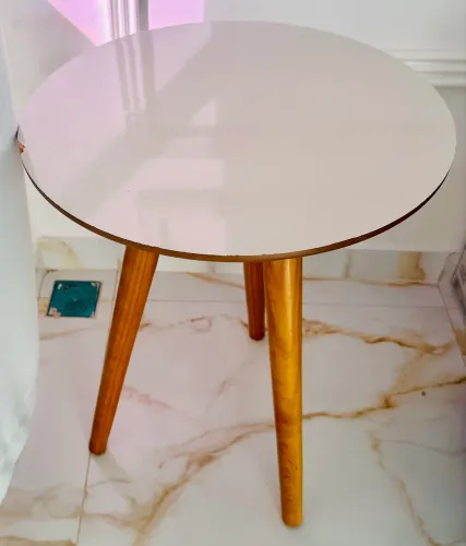 Mesa Lateral Redonda - Estilo Retrô/Scandinavo
