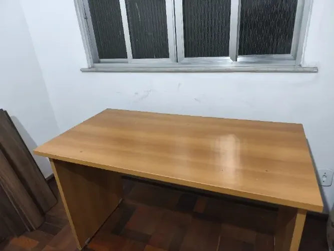 Escrivaninha/mesa de madeira