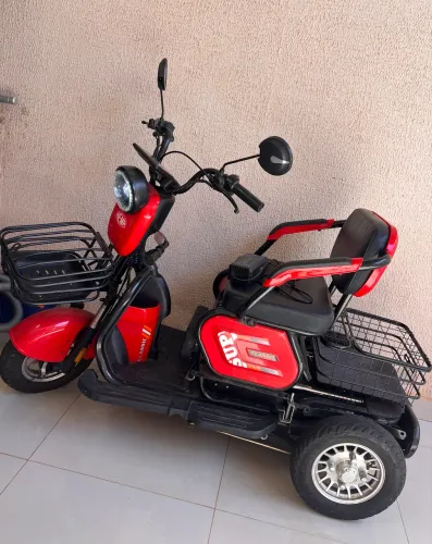 Triciclo elétrico 