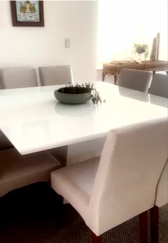 Mesa quadrada de 8 lugares 