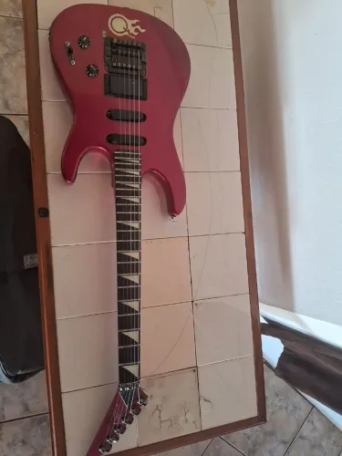 Guitarra Hohner ST Scorpins