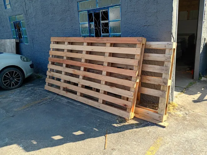Vende-se PALETES 