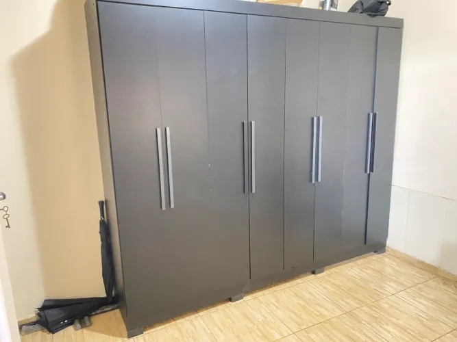 Guarda-Roupa Casal 8 Portas 2 Gavetas Preto