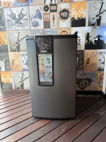 Cervejeira Consul 82L Frost Free Titanium - praticamente NOVA!