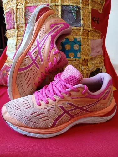 Tênis Asics gel cúmulos 20,pra malhar na academia e treinos de rua, tamanho 37.