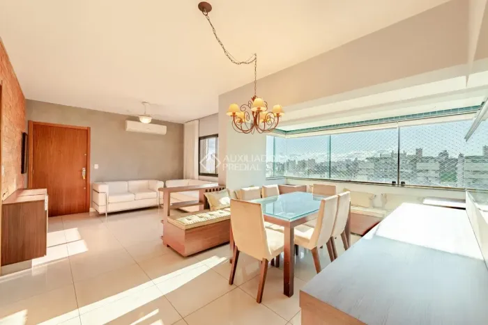 Mobiliado-Apartamento 3 quartos a venda no bairro Rio Branco em Porto Alegre-RS.