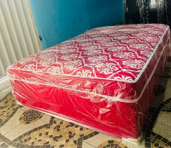 Cama box casal de espuma nova no plástico tudo completo entrega grátis ?