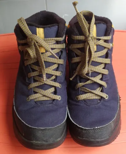 Bota Waterproof Quechua Sh100 Warm Mid M Tam.38 Azul Amarelo Decathlon  usada e conservada
