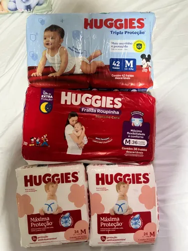 Vendo 4 pacotes de fraldas Huggies