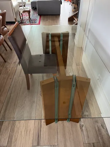 Conjunto Mesa de Jantar e 6 Cadeiras