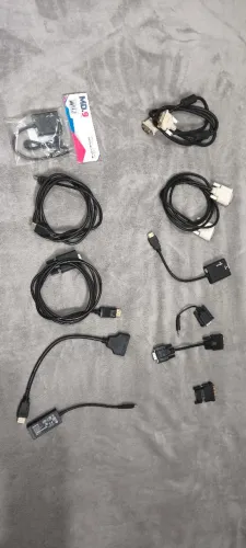 Lote de Cabos e Adaptadores HDMI VGA DVI DisplayPort e Tipo-C