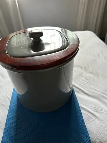 Vendo lixeira de cerâmica ( Vîtreo)