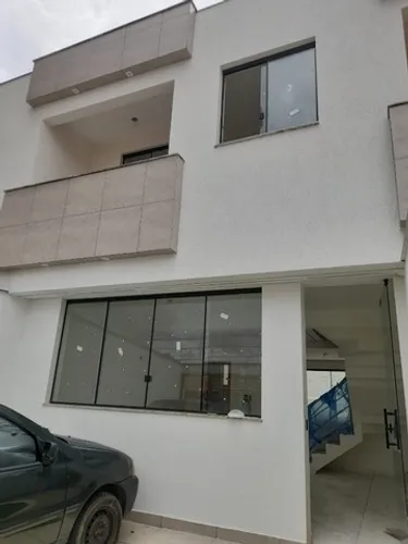 Excelente Casa Geminada Duplex, Três quartos sendo um com suite, Duas Vagas.