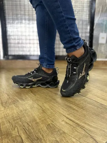 ?Os melhores Mizuno pro 13 preto ouro ?