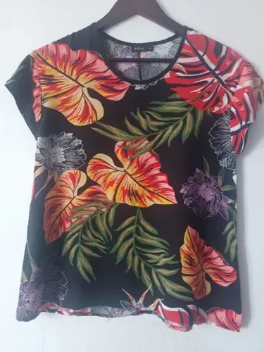 Linda blusa feminina estampada Aqua - tamanho G