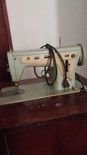 Maquina de costura antiga Singer . R$ 650,00 por R$ 300,00