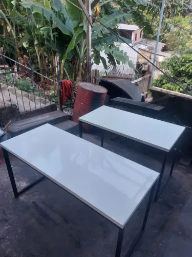 Mesa reta estilo industrial