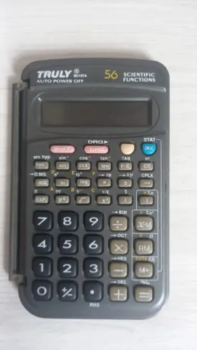 Calculadora Científica usada.