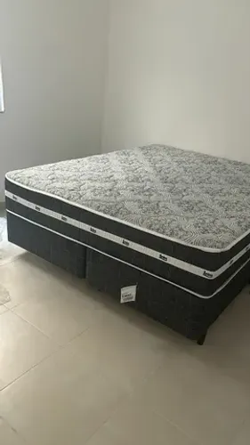 Base Queem com colchão de mola ensacada anjos