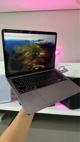 MacBook Pro 2022, Processador M2 8GB 256GB SSD Tela 13 (Seminovo)