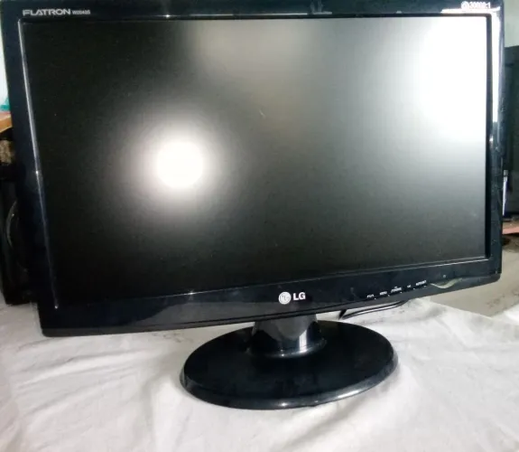 Monitor LG de 20 polegadas com defeito