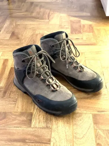 Bota Salomon Goretex a prova d'água Caminhada Trekking semi nova