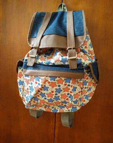 Mochila Estampa de Estrelas Seminova 