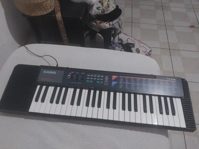 Teclado casio ca-110 bom e muito conservado contudo incluso