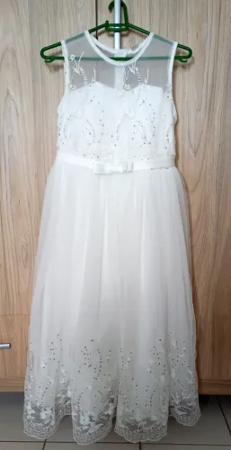 Vestido e sapato para menina