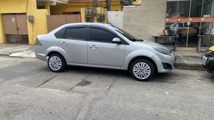 Ford Fiesta Sedan SE 1.6 8V Flex 4P 2014