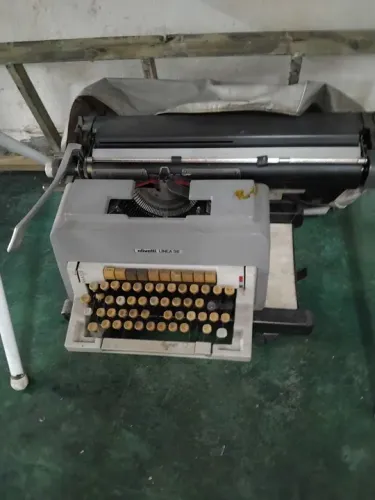 Máquina de escrever Olivetti Linea 98