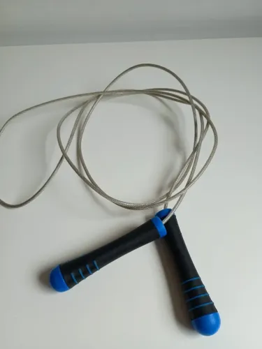 Corda de Pular Profissional - Cabo Ergonômico e Fio de Aço Revestido | Nova