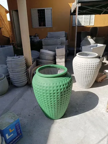 Vasos decorativos de cerâmica para área externa