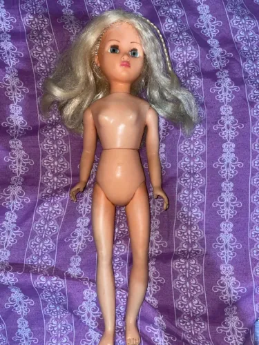 Boneca antiga leiam a descrição