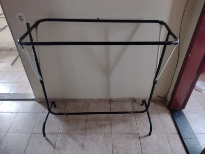 2 por 150 araras pra loja de roupa