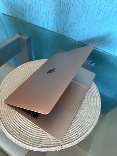 MacBook Air 2018 13インチ 8GB/256GB MacBook Air 13'' | 2018 | i5-1 - 6GHz | 8GB | 256GB SSD | Dourado
