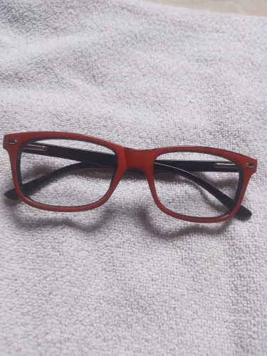 Armação oculos infantil ray ban vermelha e preta  boas condições 