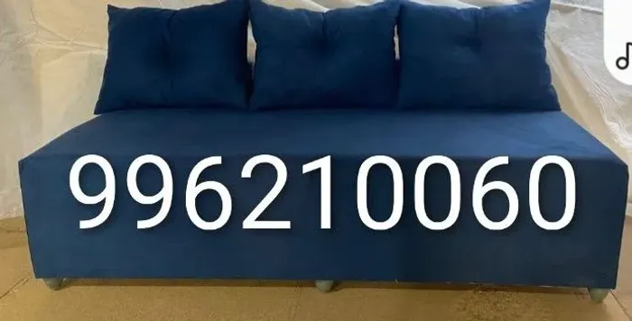 Sofá com 3 almofadas 