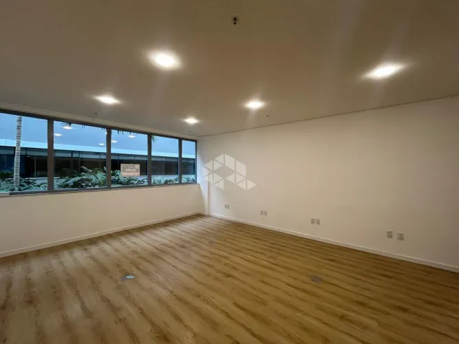 SALA COMERCIAL 40M² COM ESTACIONAMENTO E SEGURANÇA NO SACO GRANDE FLORIANÓPOLIS