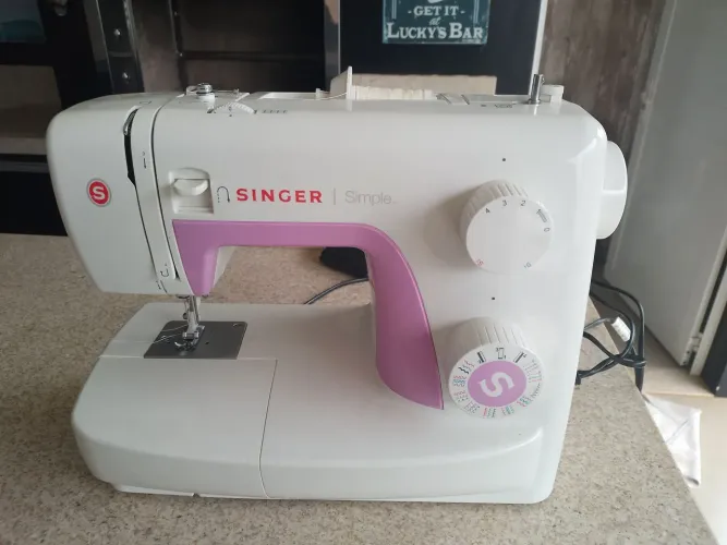 Maquina de costura Singer modelo 3223 em perfeito estado