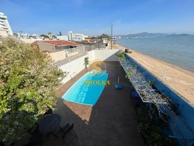 Casa de 4 dormitórios, sendo 2 suítes para locação, no Balneário, Florianópolis - SC