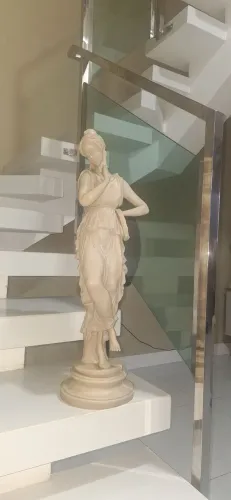 Escultura de Dama Clássica