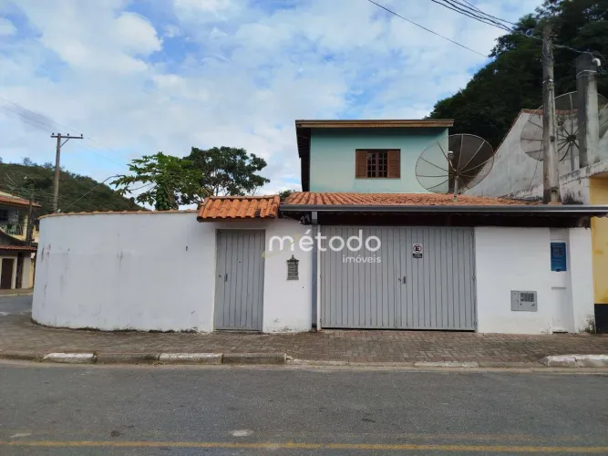Casa à venda, 250 m² por R$ 900.000,00 - Nogueira - Guararema/SP