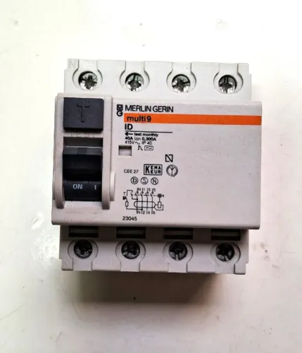 Disjuntor de Corrente Residual(DR) - 4x25 A - Merlin Gerin 