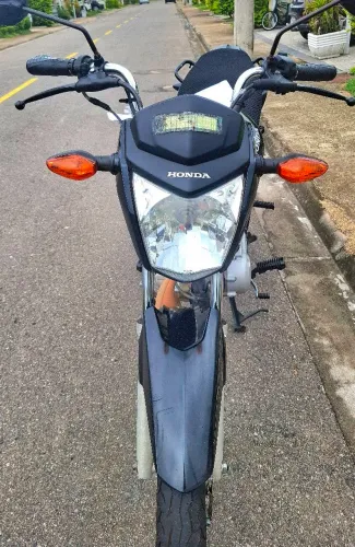 Oportunidade! Honda CG Fan 125cc. Cor preto. Ano: 2015