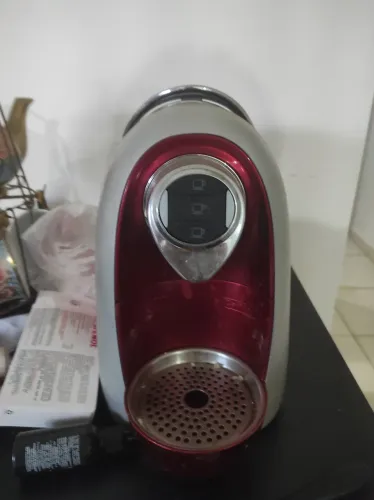 Cafeteira Expresso Compacta e Elegante