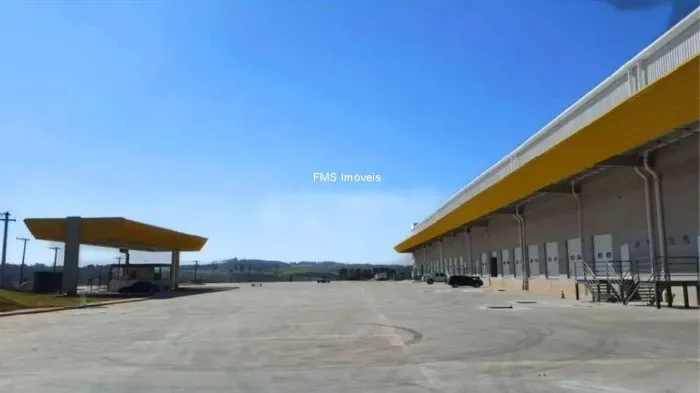 Galpão comercial para locação em Cabreúva-SP, bairro Jacaré: 3 salas, 8 banheiros, 12 vaga